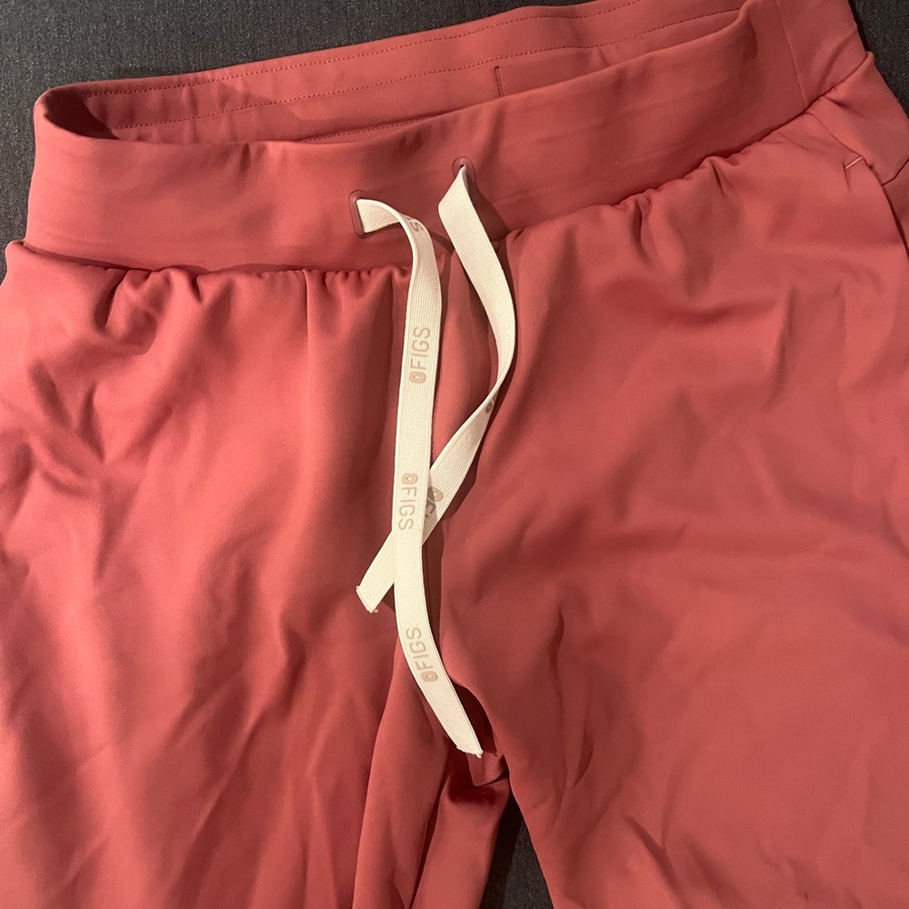 Figs Rose Scrub Pants with Cream Drawstring